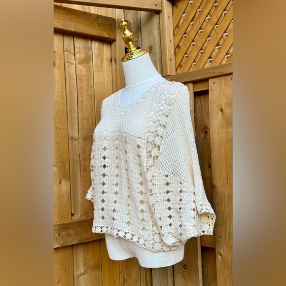 🆕 FARM Rio 🧿 NWT Off White Crochet Long Sleeve Blouse with Batwings, Sz M - Picture 8 of 15